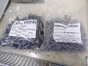 lot 191 image: 10 x 1 12 Black and Charcoal Screws - 1 Bags Each