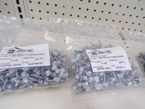 lot 194 image: 1 White Screws - 2 Bags