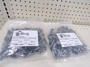 lot 195 image: 1 12 Forest Green Screws - 2 Bags