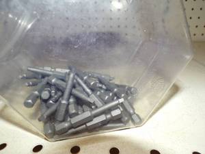 lot 213 image: Square Drive Bits 1 x 2
