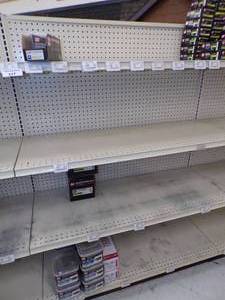 lot 217 image: Finish Nails - 1 12,2 12, 2 38, Roofing Nails