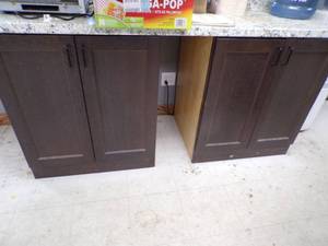 lot 249 image: 2 Cabinets and Countertop
