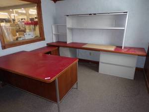 lot 250 image: Red Office - Desk, File Cabinets
