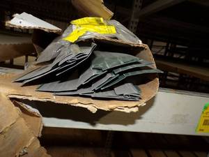 lot 277 image: Drip Edge Forest Green- Damaged