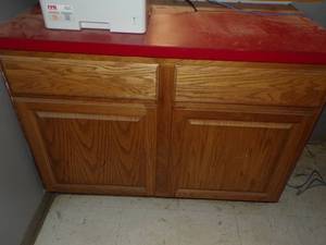 lot 345 image: 4 Sink Base Cabinets with Counter Top
