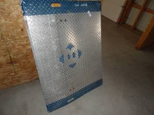 lot 391 image: Aluminum Loading Truck Ramp