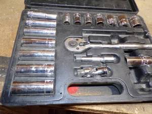 lot 429 image: 18 piece 38 Socket Set with case