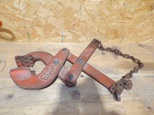 lot 435 image: Pallet Puller