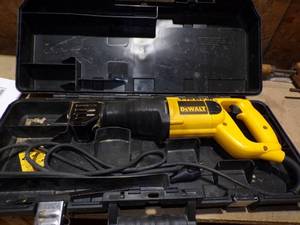 lot 450 image: Dewalt Sawall with case
