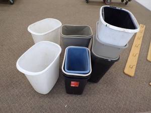 lot 454 image: Garbage Can Lot