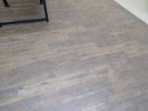 lot 462 image: Rum River loose lay vinyl flooring on Salesroom floor