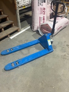 lot 74 image: Pallet Jack