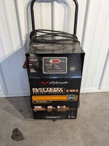 Schumacher SE-4020-CA Battery Charger & Engine Starter - 200A, 12V6V, Fully Automatic