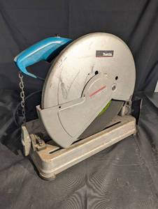 Makita 14 in Circular Saw - BaseStand & Fence