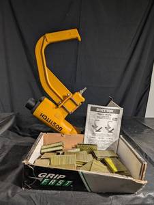 Bostitch Pneumatic Nailer with Box of Grip Fast Staples