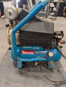Makita MAC700 2 HP 2.6-Gallon Air Compressor - 3.3 CFM  90 PSI