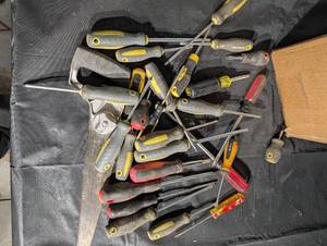 Assorted Screwdrivers - Flathead & Phillips, Mixed Sizes