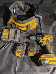 DEWALT 20V MAX XR Brushless DrillDriver Kit with 3 Batteries, Charger & Bag