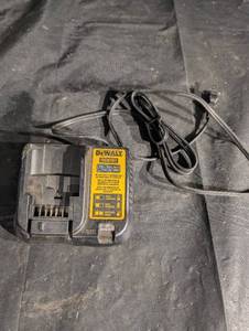 DeWALT DCB107 - 12V20V MAX Li-Ion Battery Charger