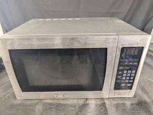 Magic Chef MCM990ST Microwave Oven - 120V Countertop