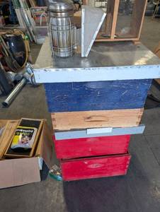 Beekeeping Equipment Set 4 Hive Boxes, Smoker, 10 Frames, Gloves, Beekeeping for Dummies