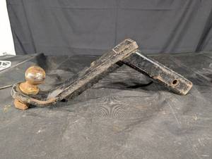 CURT V-5 Ball Mount Hitch - 6,000 lb GTW  600 lb TW - Made in USA