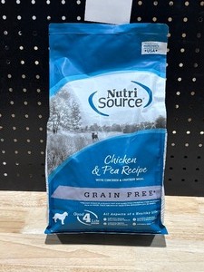 lot 6 image: Nutri Source Chicken & Pea Dog Food 5 LB Bag