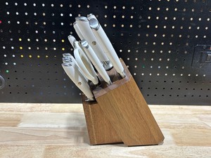 lot 25 image: Cangshan Knife Set