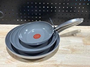 lot 27 image: T-Fal Fry Pan Set New No Box