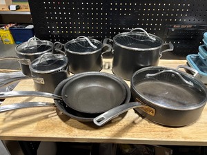 lot 38 image: Pot and Pan Set