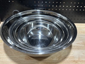 lot 42 image: Winco 4 Piece Stainless Bowl Set