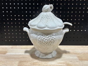 lot 2 image: California Pottery