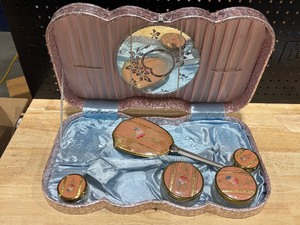 lot 3 image: Vanity Set