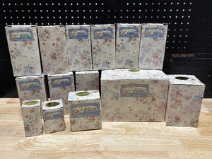 lot 5 image: Jan Hagara Porcelain Collectibles