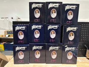 lot 6 image: Jan Hagara Porcelain Collectibles