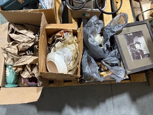 lot 29 image: Glassware, Picture, Collectibles