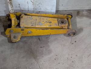 Large Lower Profile Auto Jack - Yellow