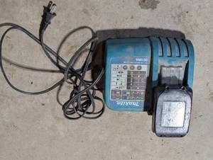 Makita 18 V Battery and Charger