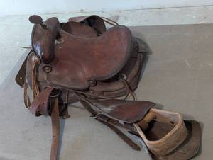 Leather Riding Horse Saddle - Wooden Stirrup
