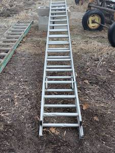 29 - Aluminum Type II - 225# Ladder