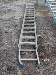29 - Werner Craft Master Aluminum Ladder - 250# - Bent Leg