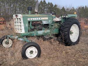 Oliver 1650 Crop Tractor - Newer Tires
