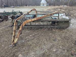 John Deere 896 - pull-type, parallel-bar side-delivery hay rake