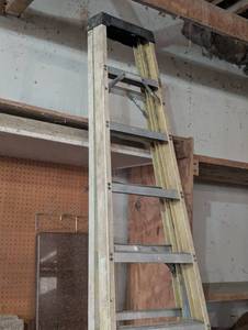 10 FT Green Bull Fiberglass Ladder