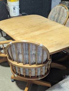 Country Craft Dinning Table with 4 Captains Chairs on Wheels