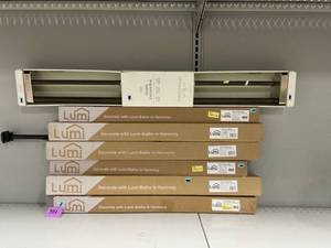 lot 304 image: LOT OF 7 Curtian Rods