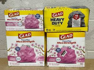 LOT OF 4 GLAD Trash Bags