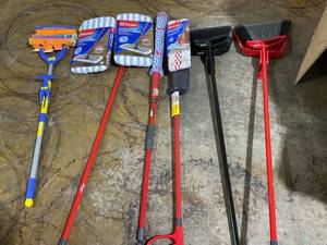 LOT OF 6 O-Cedar Mops & Brooms, Mop Daddy
