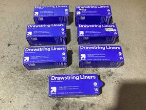 lot 130 image: LOT OF 7 up&up Drawstring Liners For Cat Litter Boxes (Size XL)