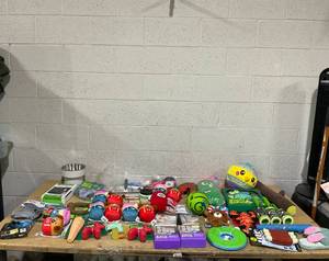 lot 419 image: LOT OF Dog Merchandise